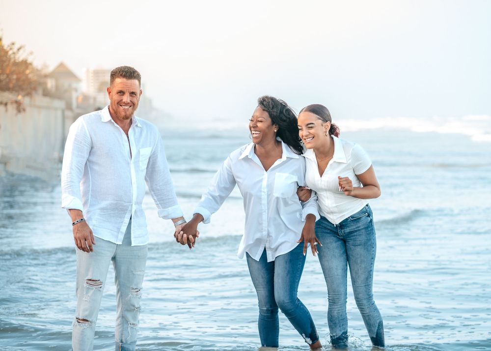 SHANK HENRY MEDIA- FAMILY BEACH PORTRAIT SESSION