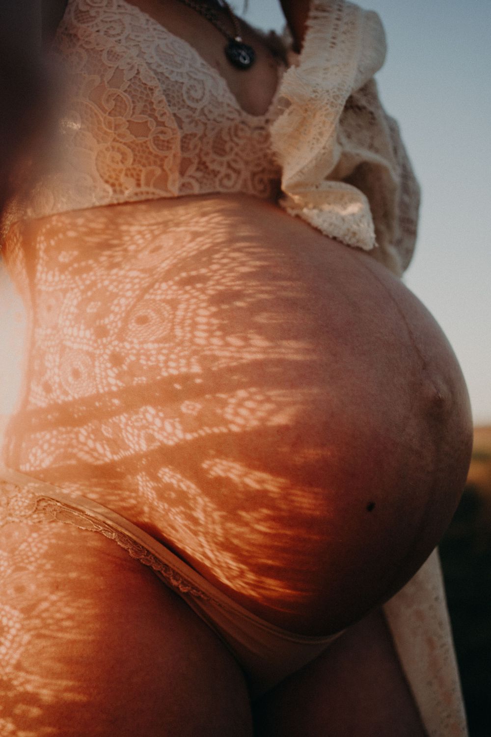 PORT HEDLAND MATERNITY NEWBORN FAMILY MOTHERHOOD PHOTOGRAPHER