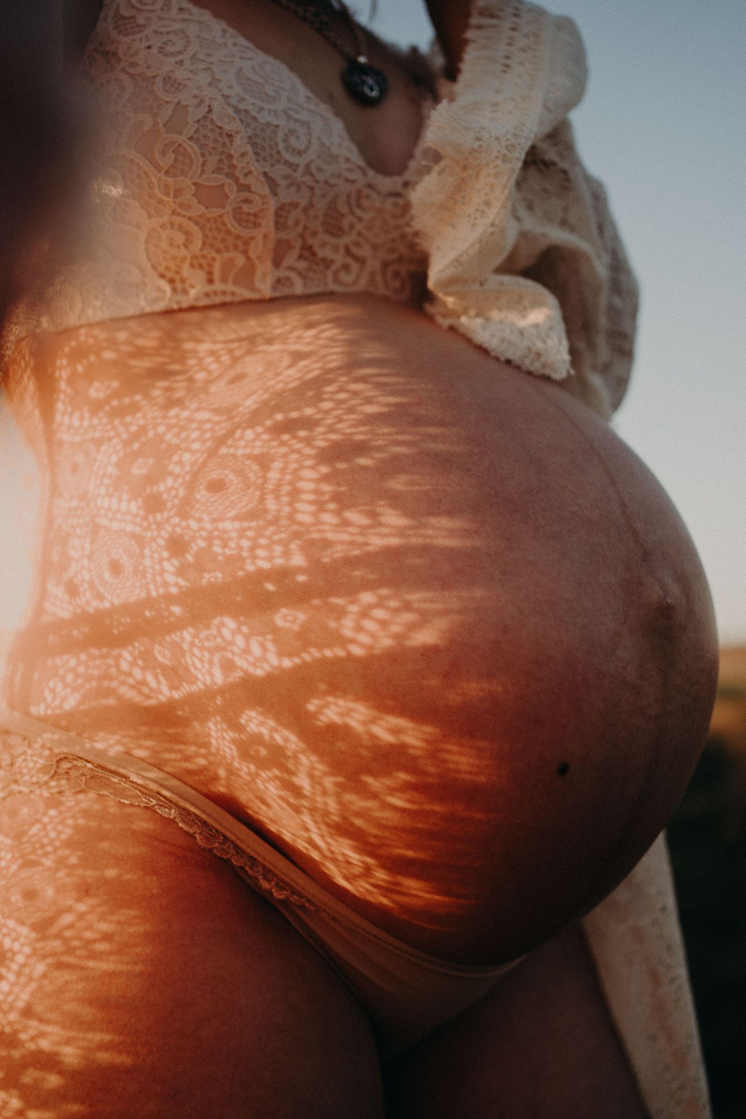 PORT HEDLAND MATERNITY NEWBORN FAMILY MOTHERHOOD PHOTOGRAPHER