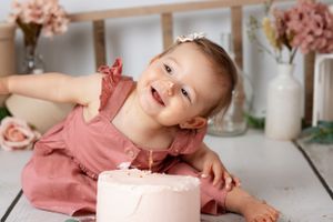 Séance Smash the Cake Neuchâtel – Un moment éclatant de joie et de tendresse pour l'anniversaire de votre enfant