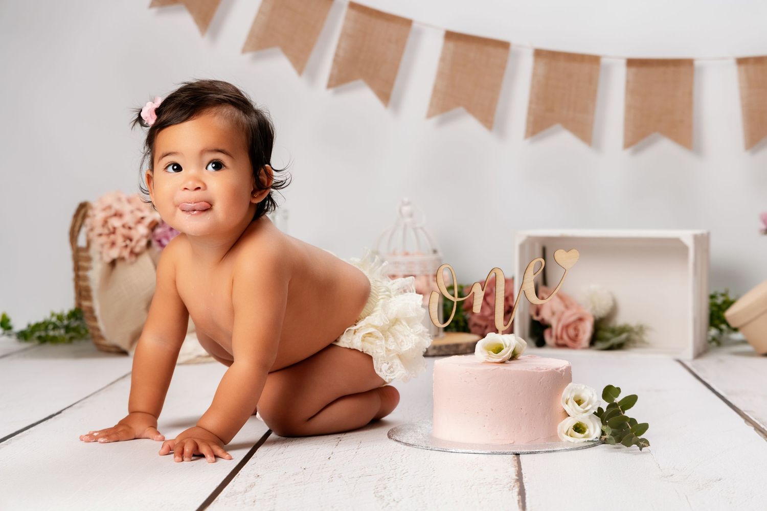 Séance photo Smash the Cake à Neuchâtel – Un souvenir sucré et fun de la première année de votre bébé