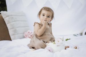 Smash the Cake en studio à Neuchâtel – Gâteau écrasé, bébé ravi et souvenirs inoubliables