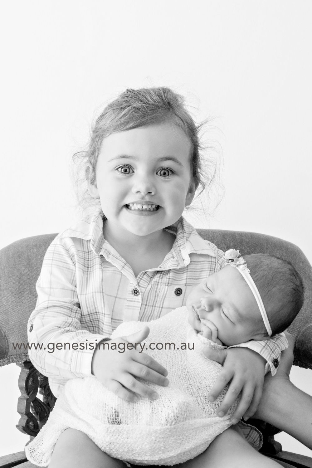 Kelly Brown safety trained newborn photographer serving the Gold Coast region.