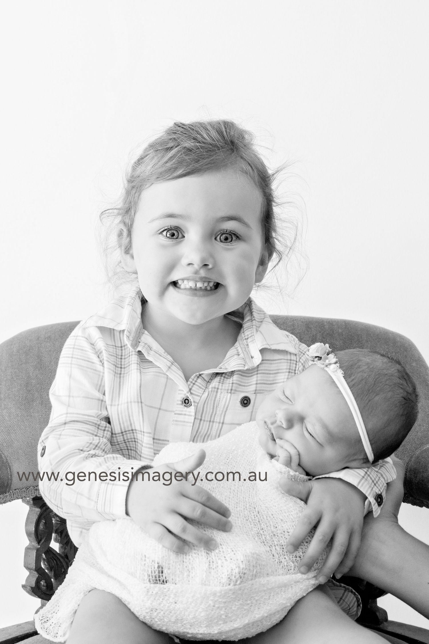 Kelly Brown safety trained newborn photographer serving the Gold Coast region.