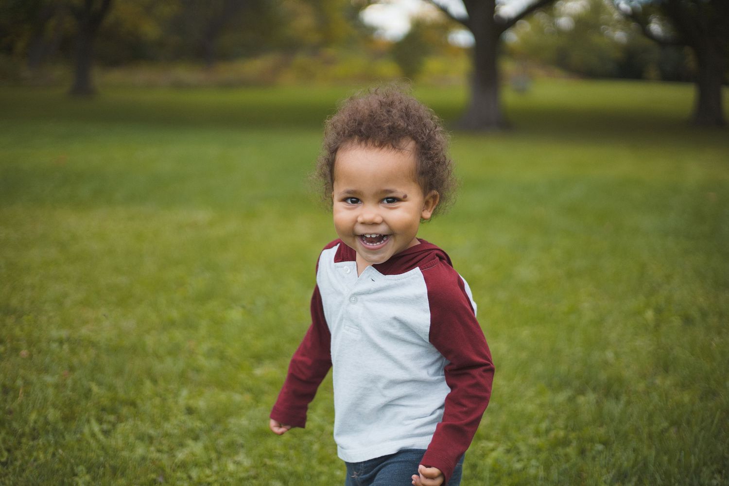 smiling toddler fall photoshoot outdoors odana hills park