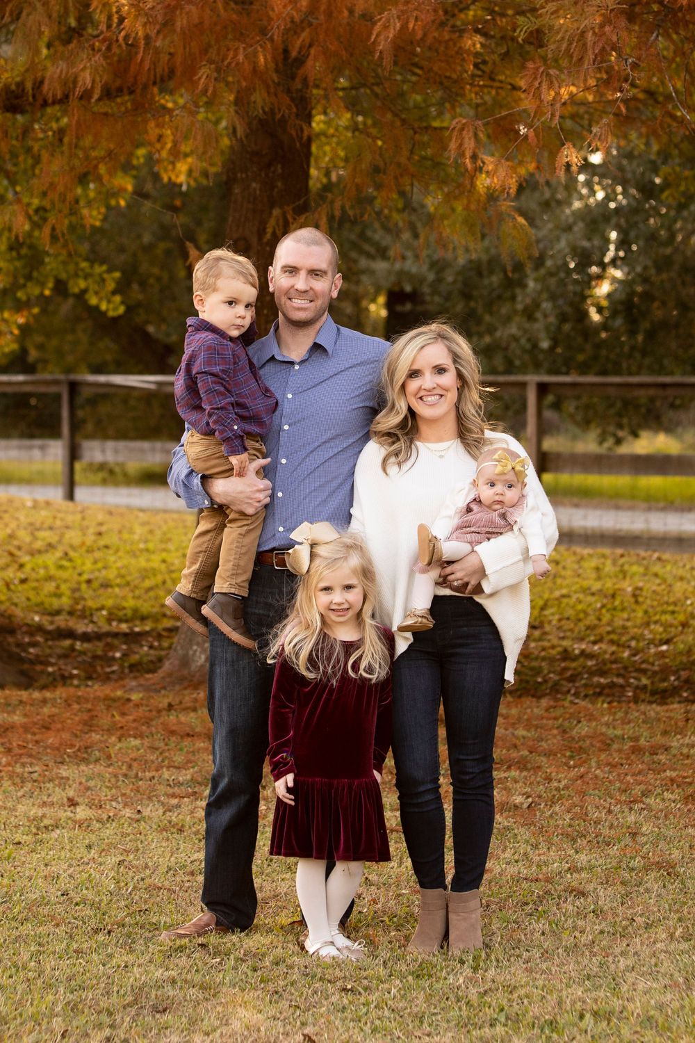 Outdoor family portrait photo.