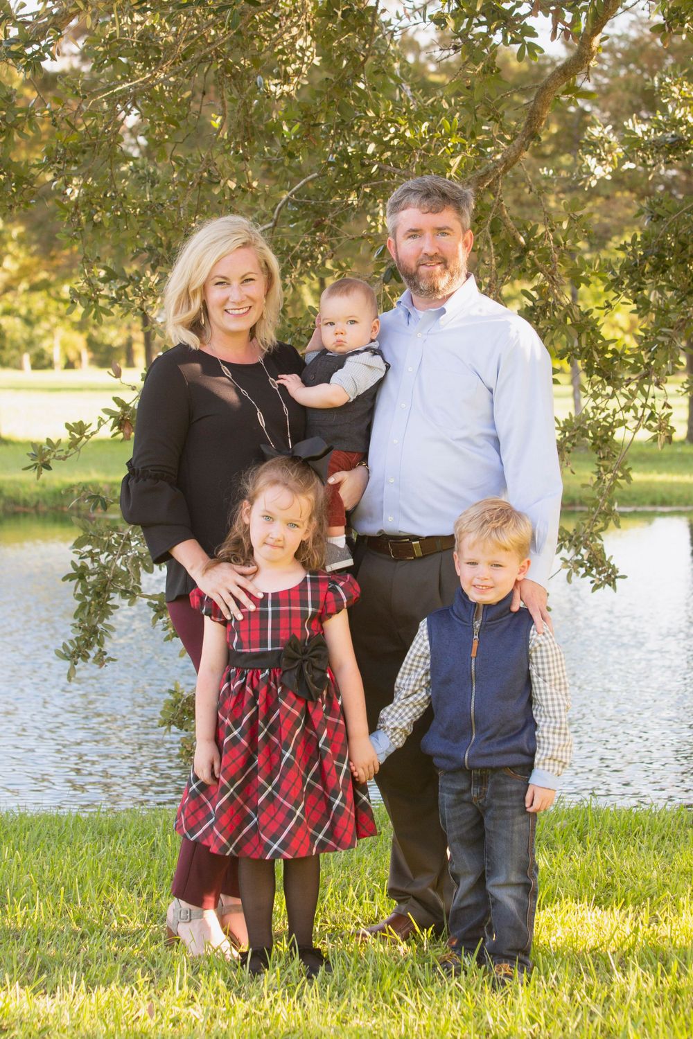 Outdoor family portrait photo.