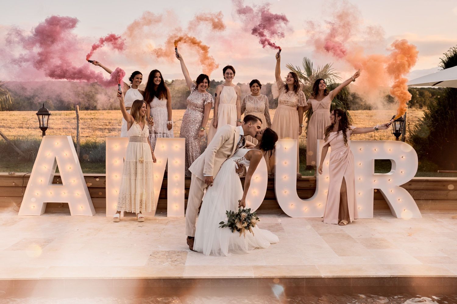 mariage avec des fumigènes