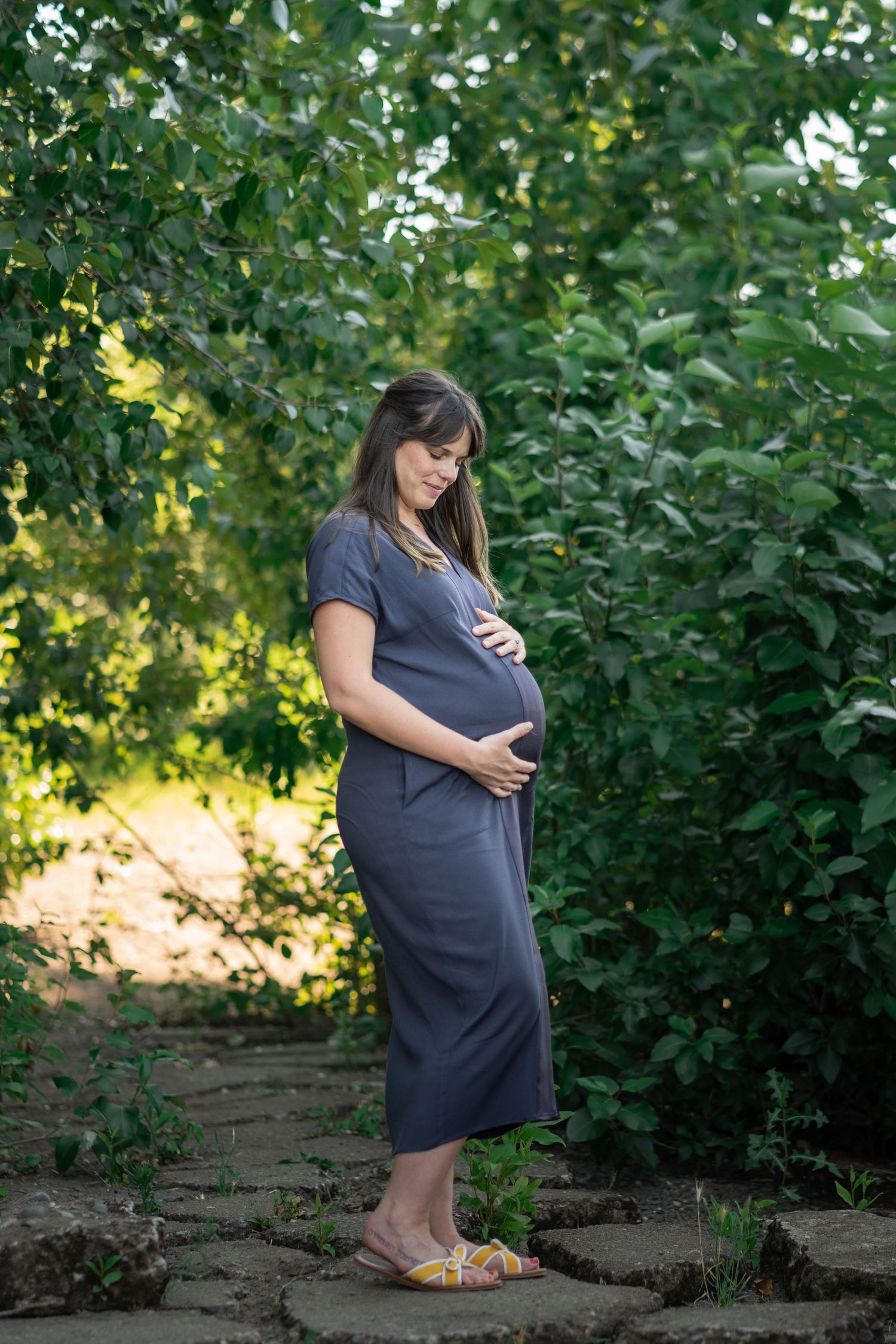 Maternity portrait in apple orchard, soft light PNW session in Oregon, Portland metro maternity photographer.