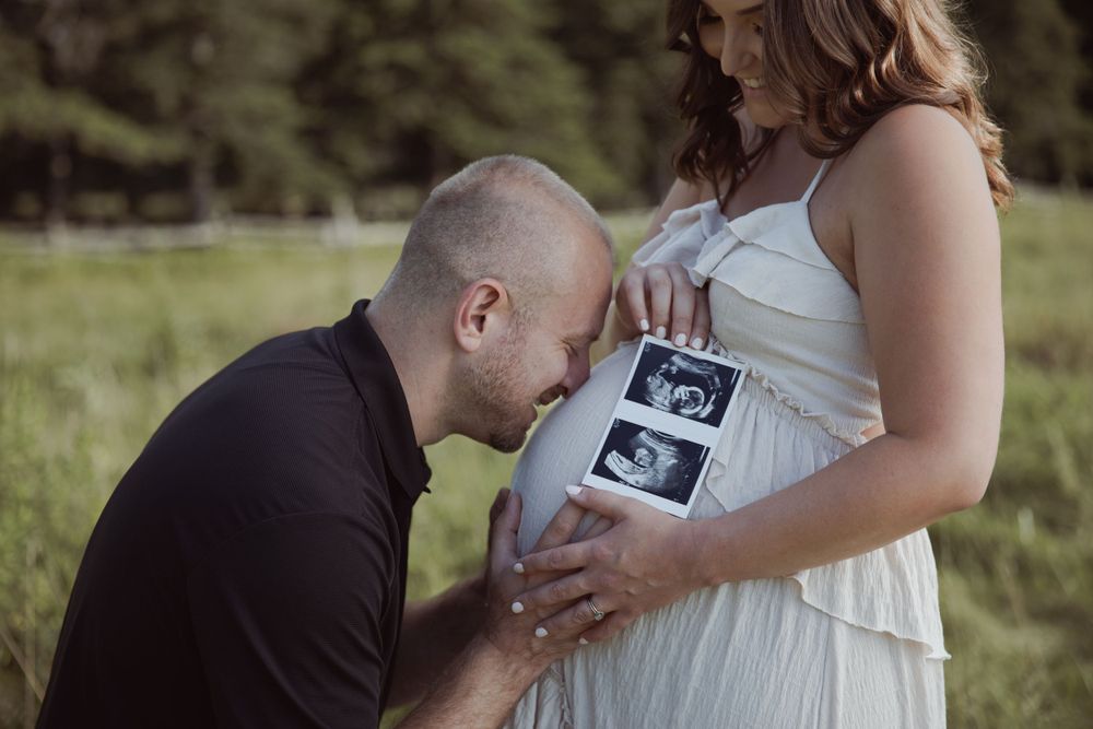 Courtney's Maternity Shoot at Scottsdale Farm | Niagara Photography | Welland Photography |  St. Catharines Photography