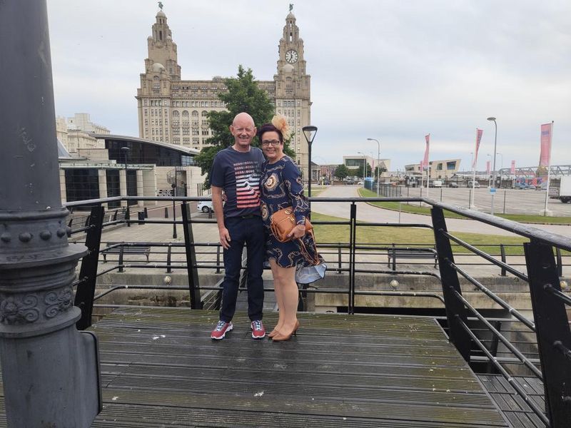 Former bride & groom recreate a pose from their wedding day on the Liverpool waterfront. Liverpool wedding photographer