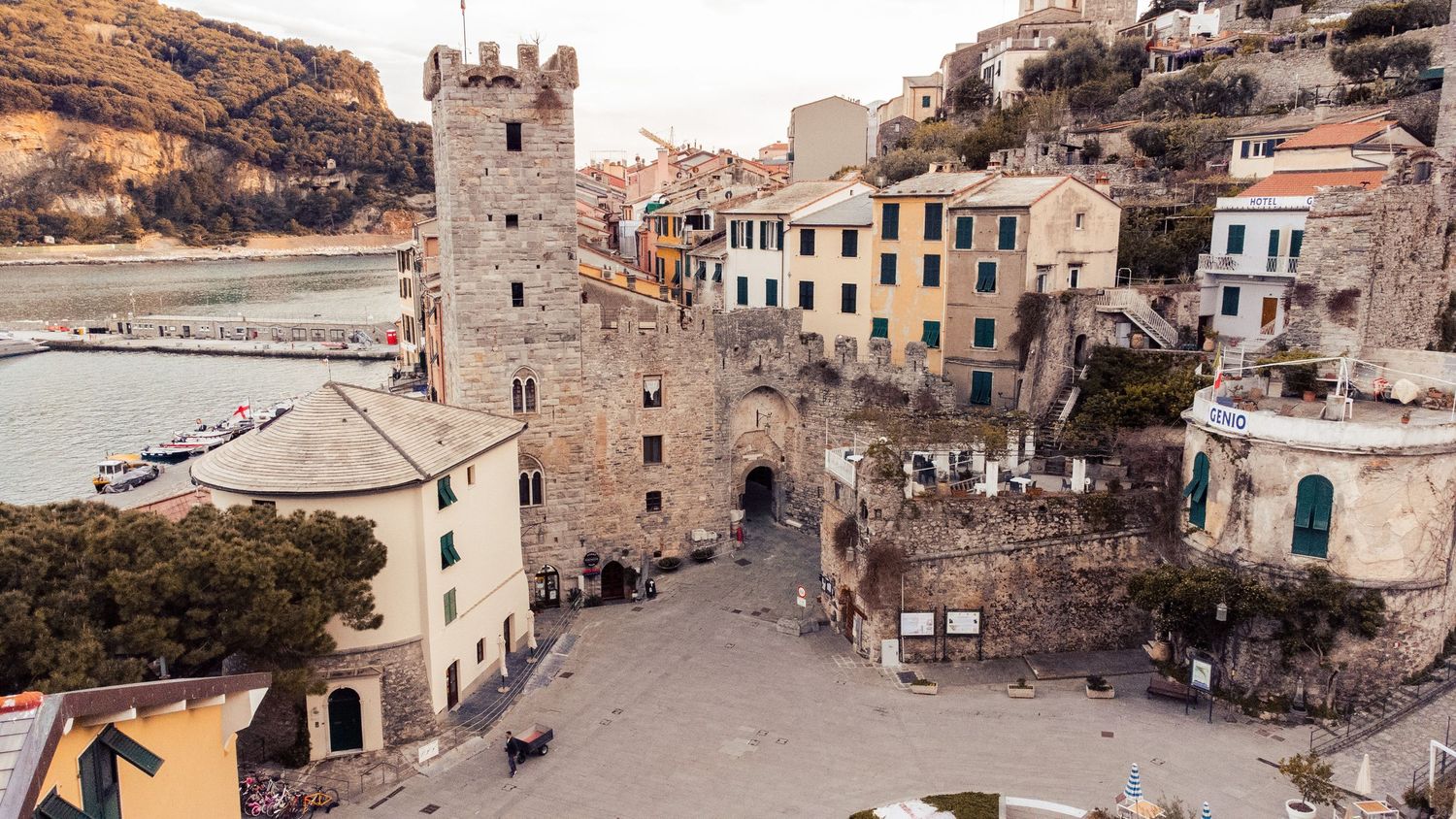 Torretta e piazza di Portovenere in Liguria Cinque Terre