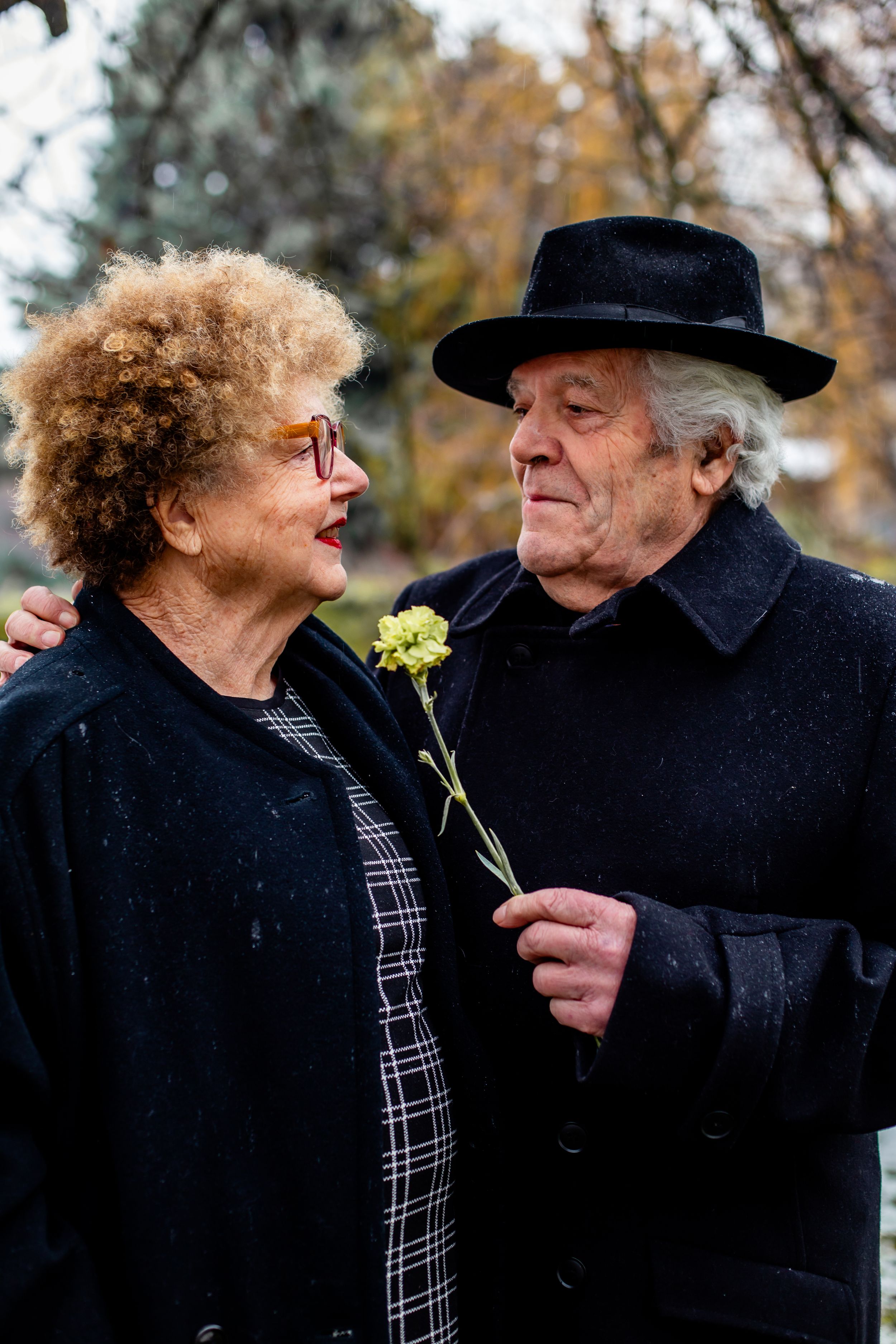 Couple heureux âgé photographie prise sur le vif
