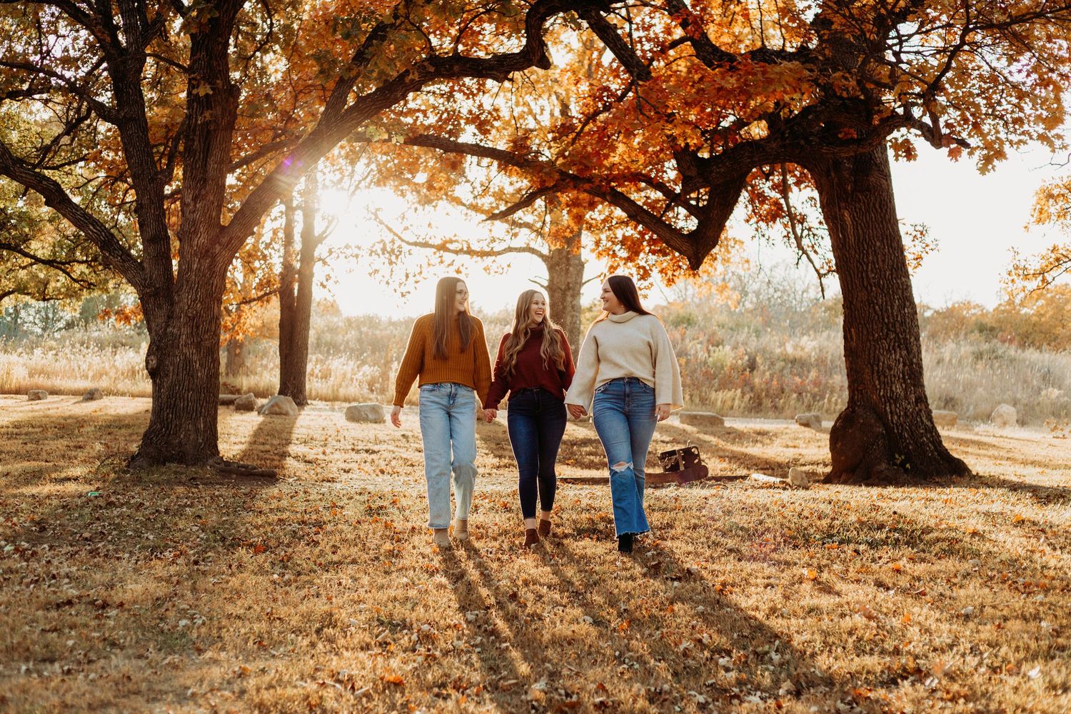 Fall friends photoshoot at lake in Manhattan, Kansas by local family photographer – autumn leaves and candid outdoor photos.