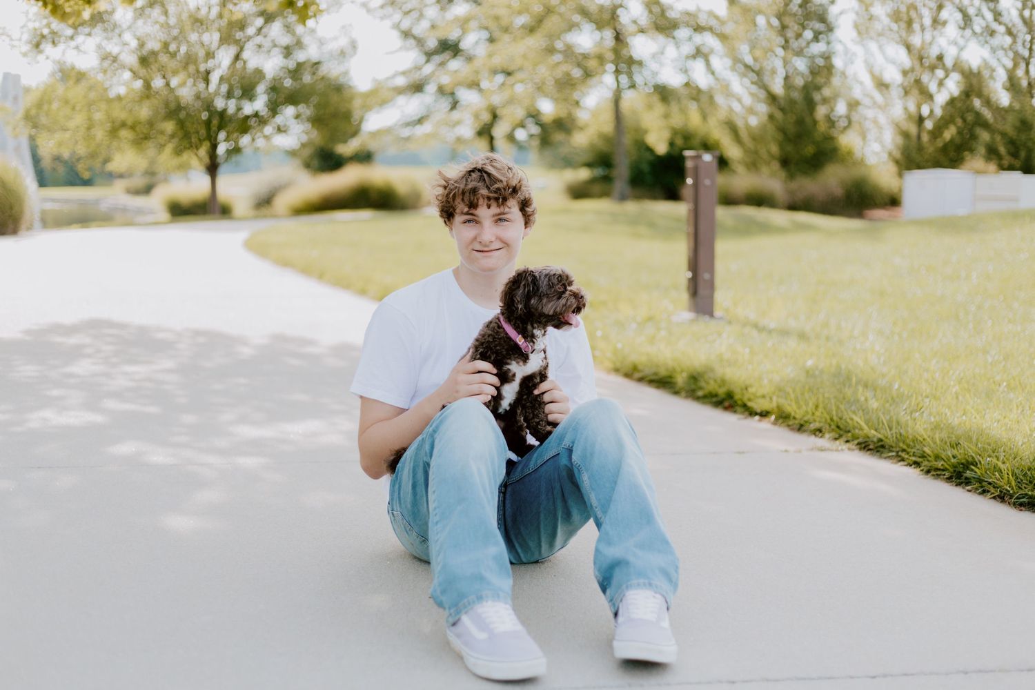 Senior photos in the Kansas City metro by a local senior photographer – modern outdoor portraits with authentic, natural poses.