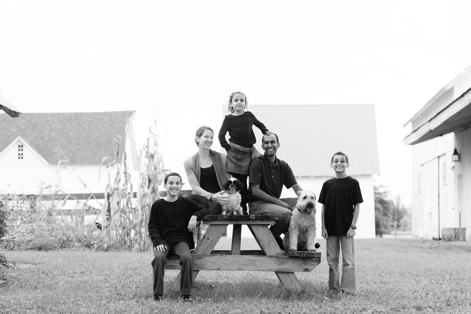 Zionsville photographer - Nathaniel Edmunds Photography - captures family pictures at Maplelawn
