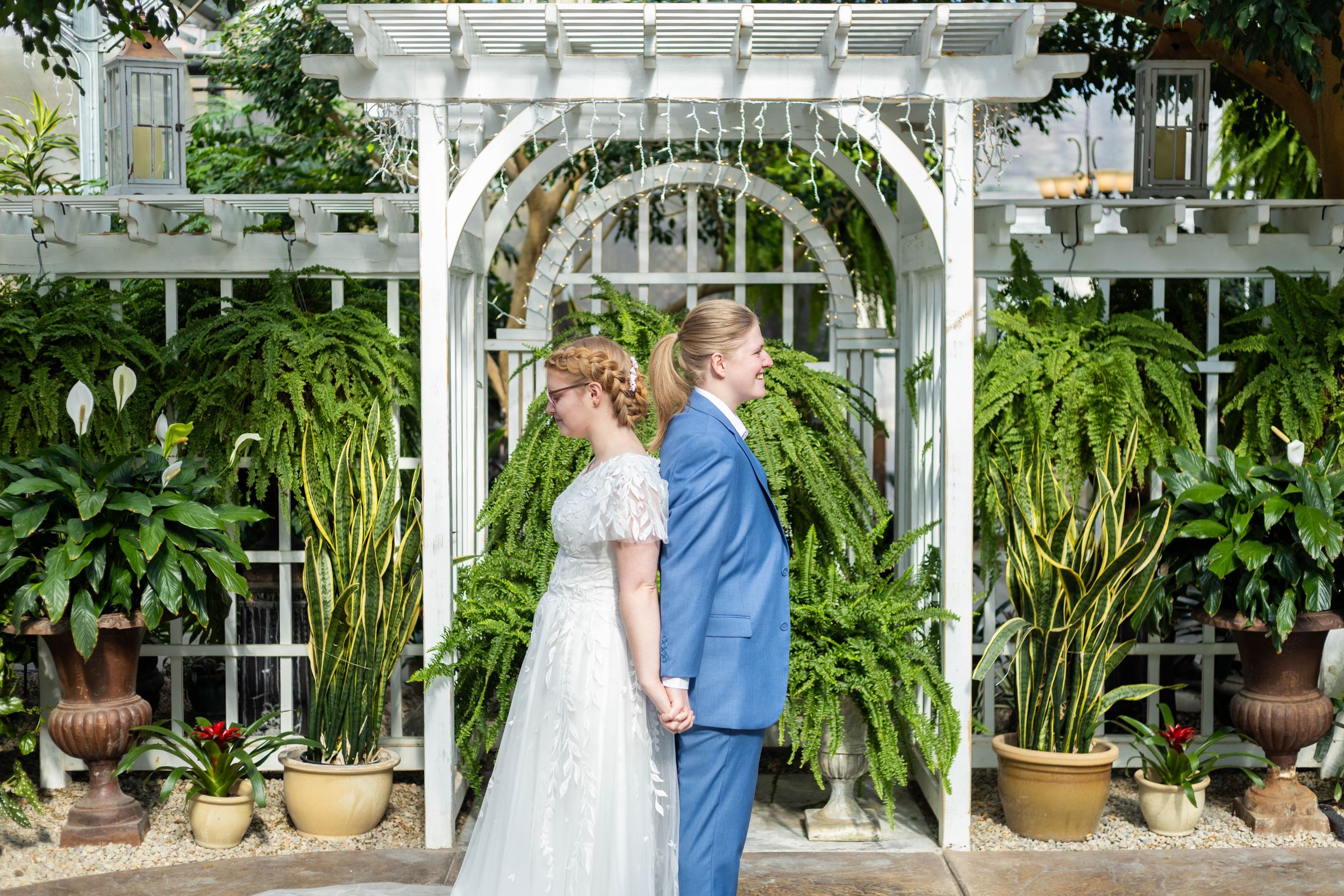 A couple before their first look at Le Jardin