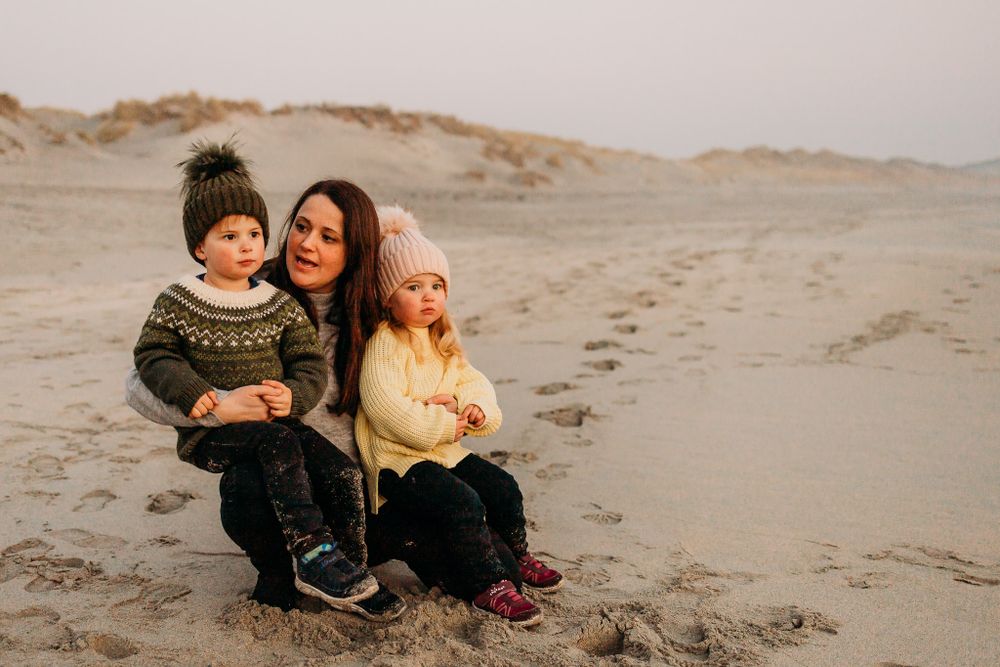 Familiefotografering utendørs på Jæren