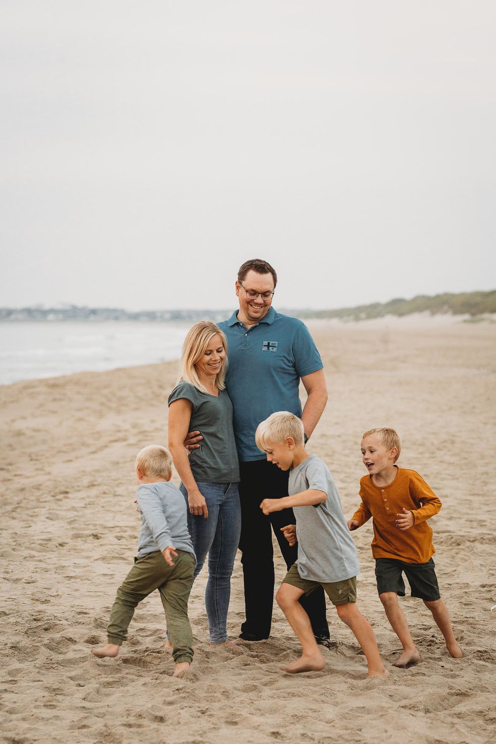 Familiefotografering utendørs på Jæren