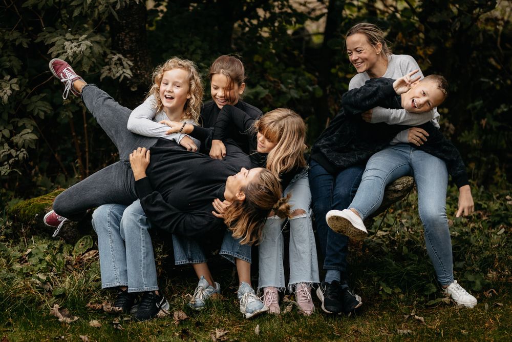 Familiefotografering utendørs på Jæren