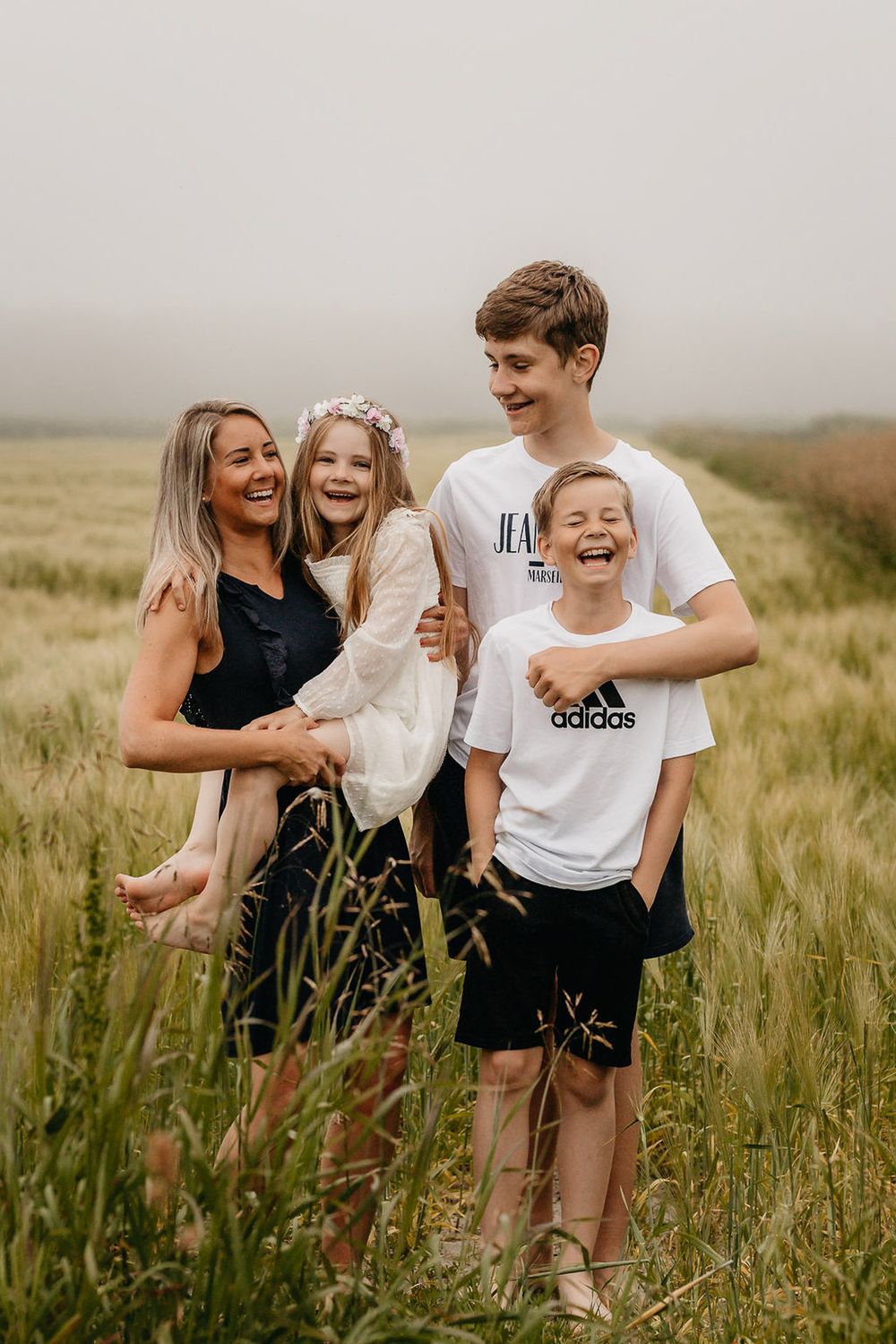 Familiefotografering utendørs på Jæren