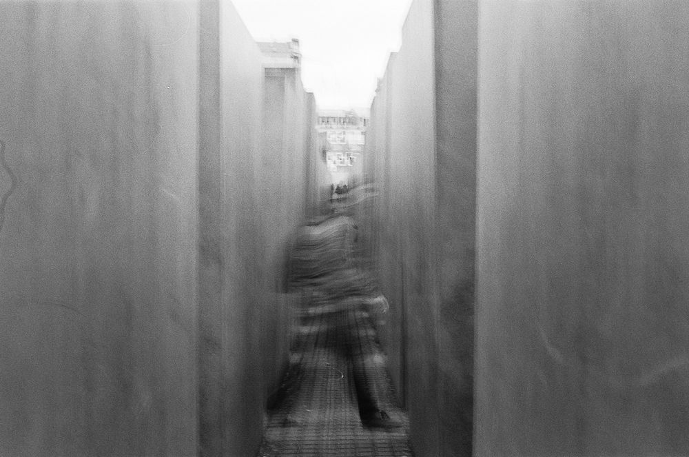 35mm black and white motion blur creative portrait berlin monument