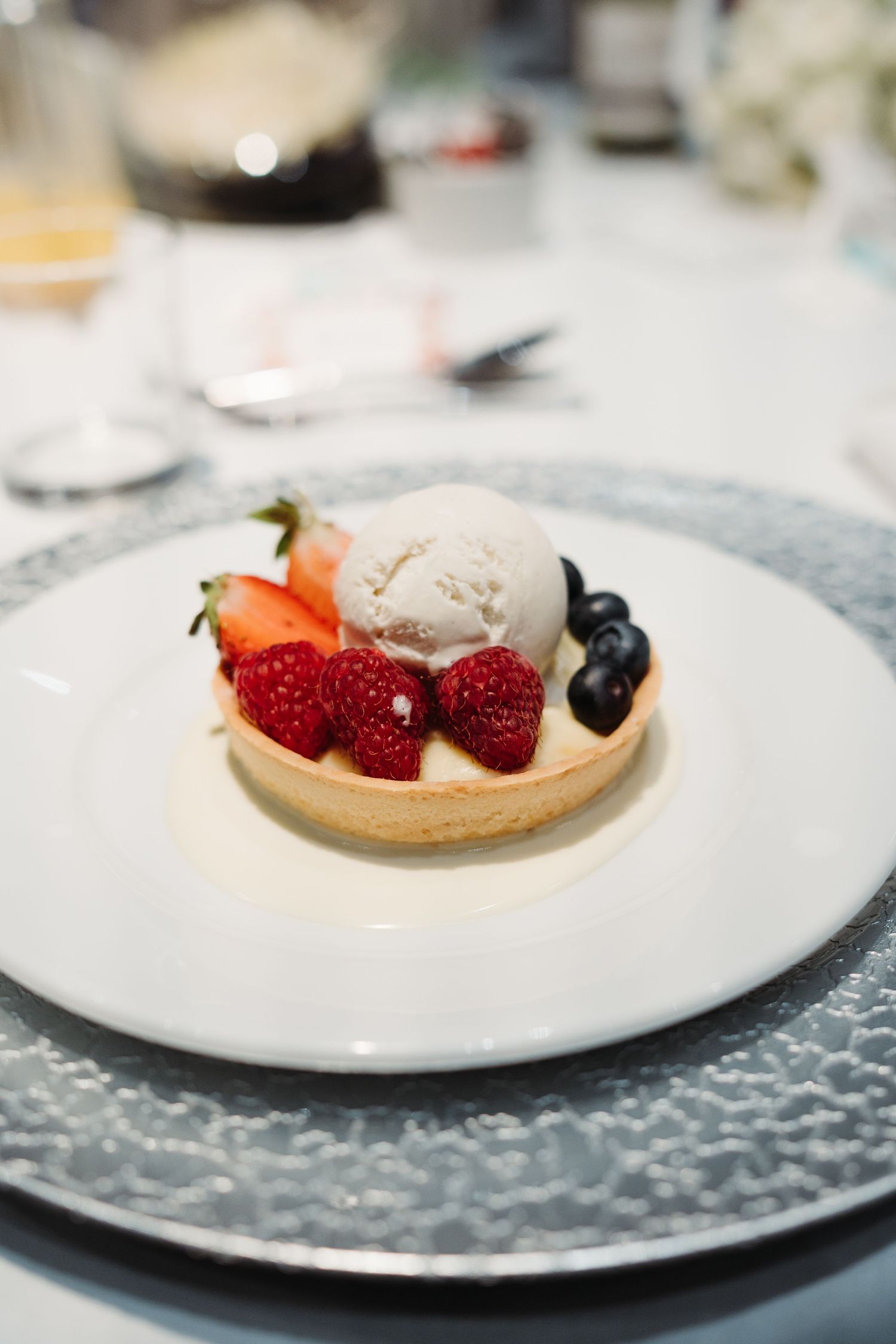 EASONAL FRESH FRUIT TART AND VANILLA ICE CREAM marriott hotel manchester airport