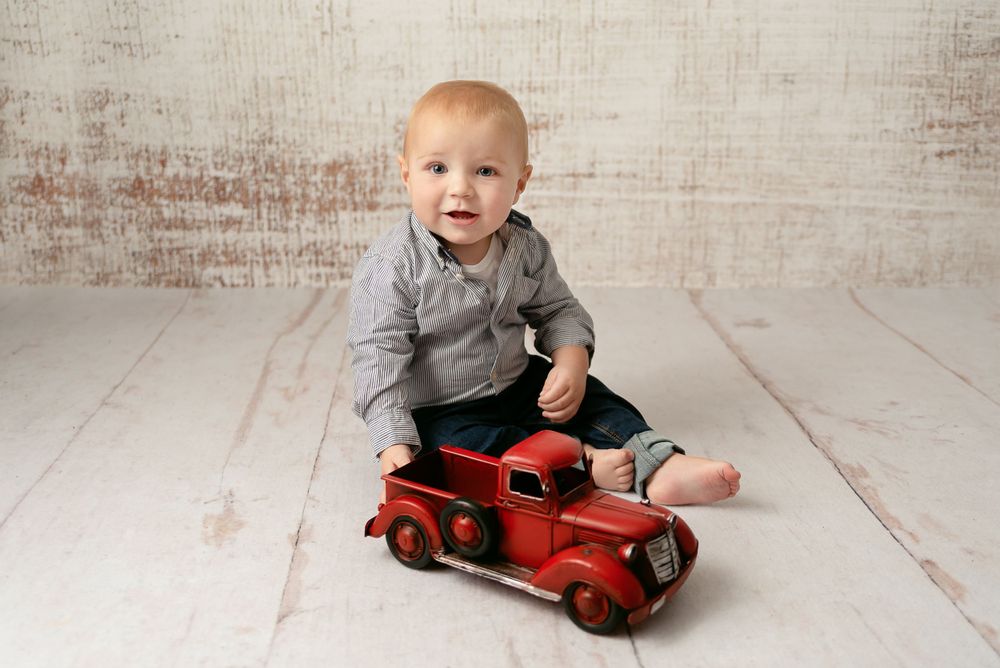 Buffalo & WNY cake smash sessions, one year portraits, cake smash photographers, one year photography