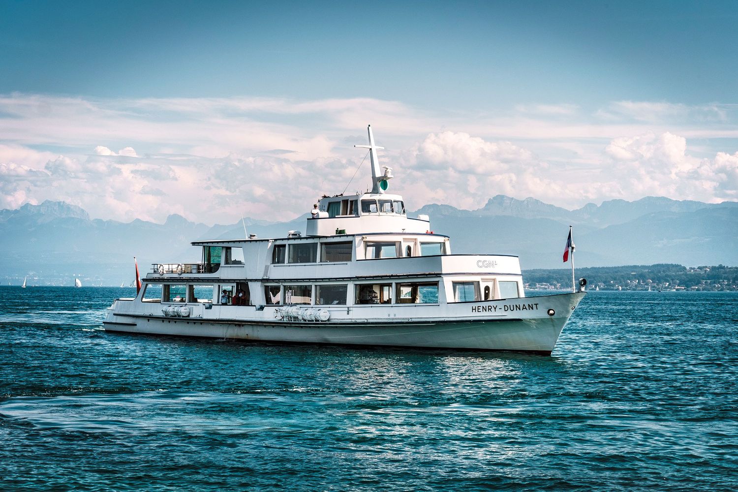 TLOOK photographe de mariage de style documentaire, bateau de la CGN cérémonie
