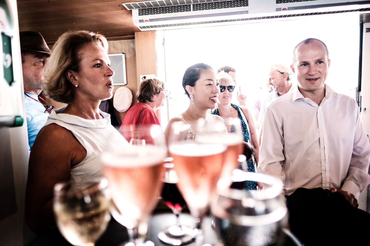 TLOOK photographe de mariage de style documentaire, bateau de la CGN portrait invité