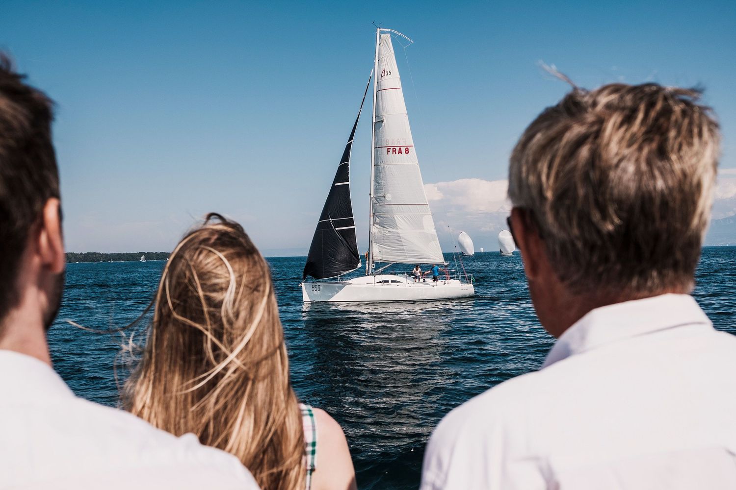 TLOOK photographe de mariage de style documentaire, bateau de la CGN portrait invité