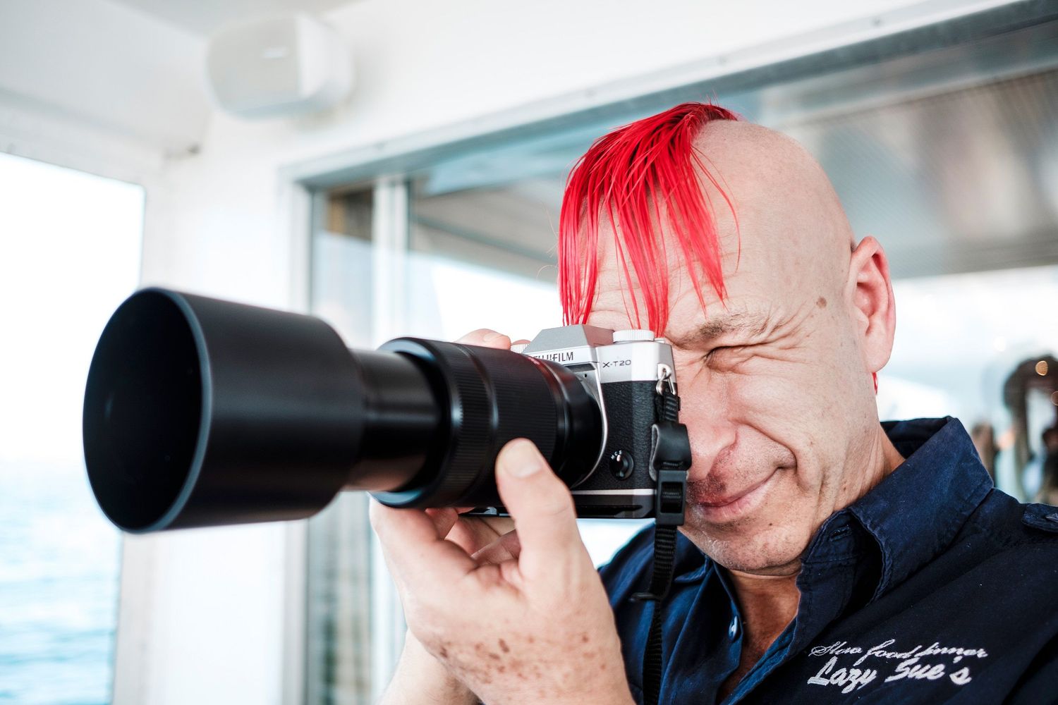 TLOOK photographe de mariage de style documentaire, bateau de la CGN portrait invité