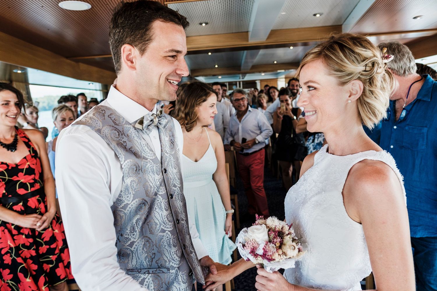 TLOOK photographe de mariage de style documentaire, bateau de la CGN cérémonie civile