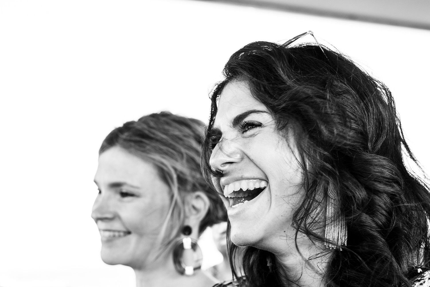 TLOOK photographe de mariage de style documentaire, bateau de la CGN cérémonie civile portraits des invités