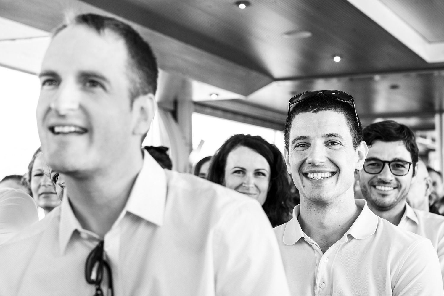 TLOOK photographe de mariage de style documentaire, bateau de la CGN cérémonie civile portraits des invités