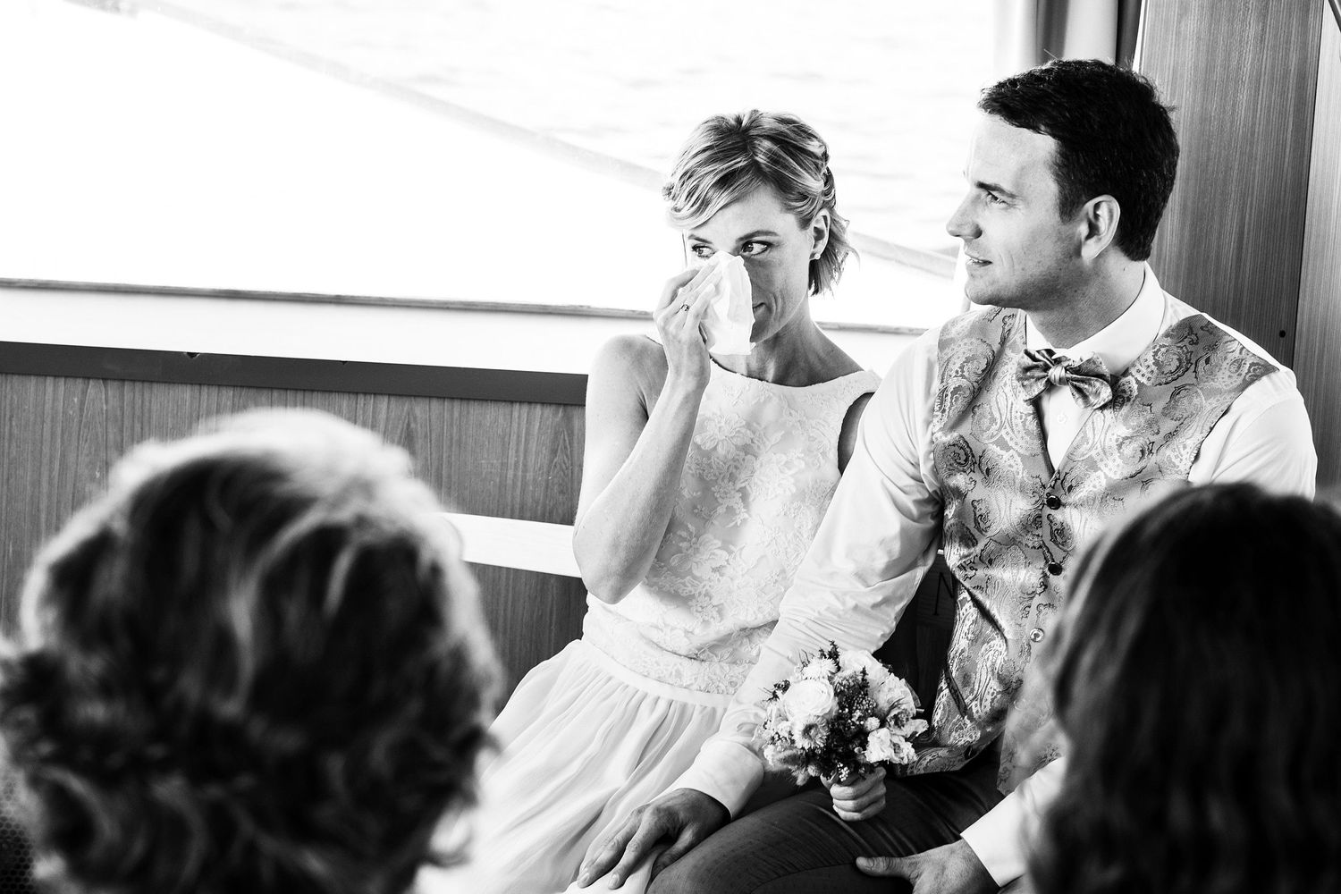 TLOOK photographe de mariage de style documentaire, bateau de la CGN cérémonie civile
