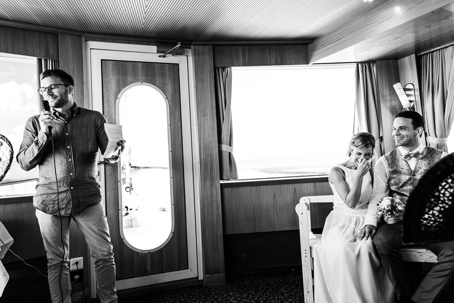 TLOOK photographe de mariage de style documentaire, bateau de la CGN cérémonie civile