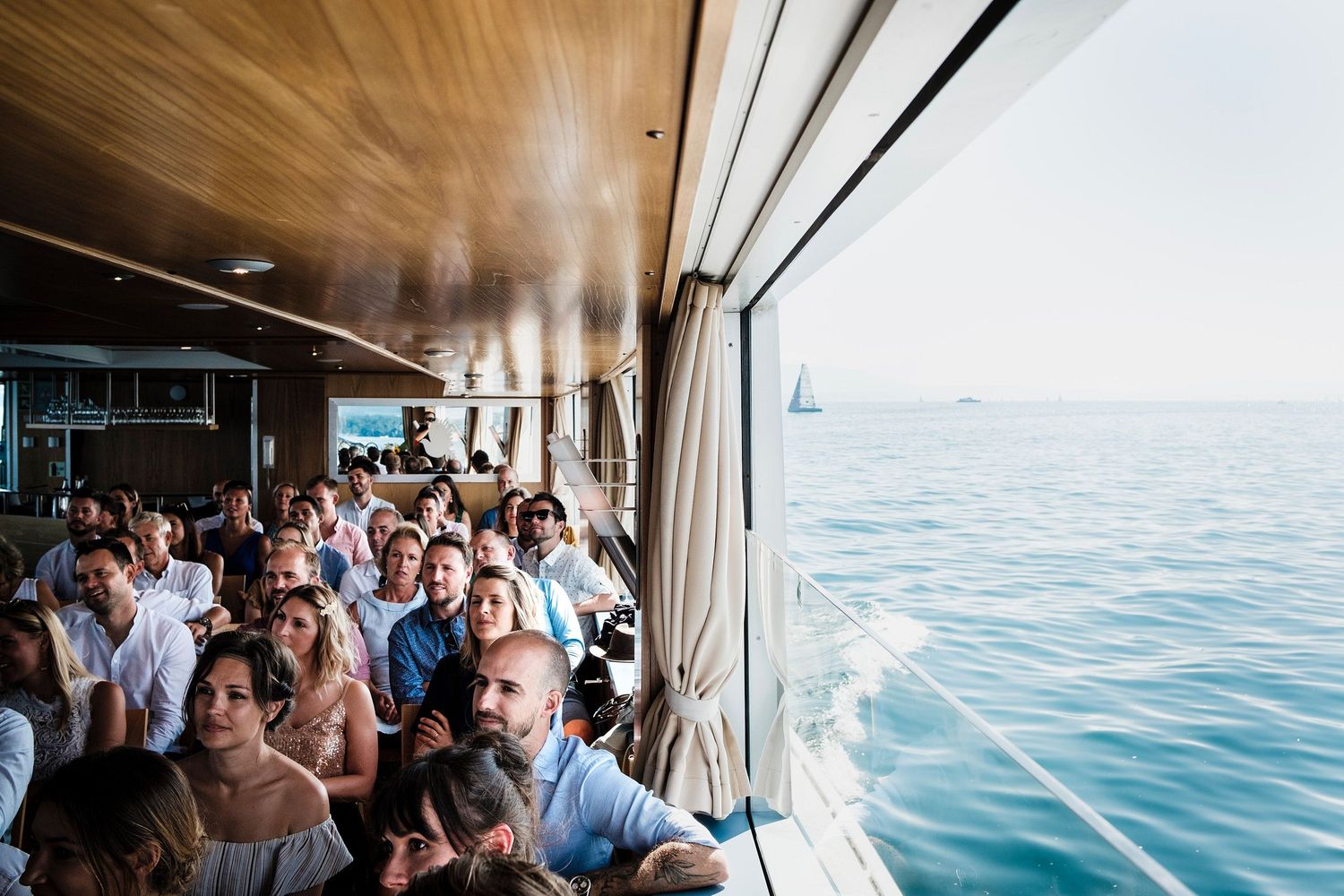TLOOK photographe de mariage de style documentaire, bateau de la CGN cérémonie civile