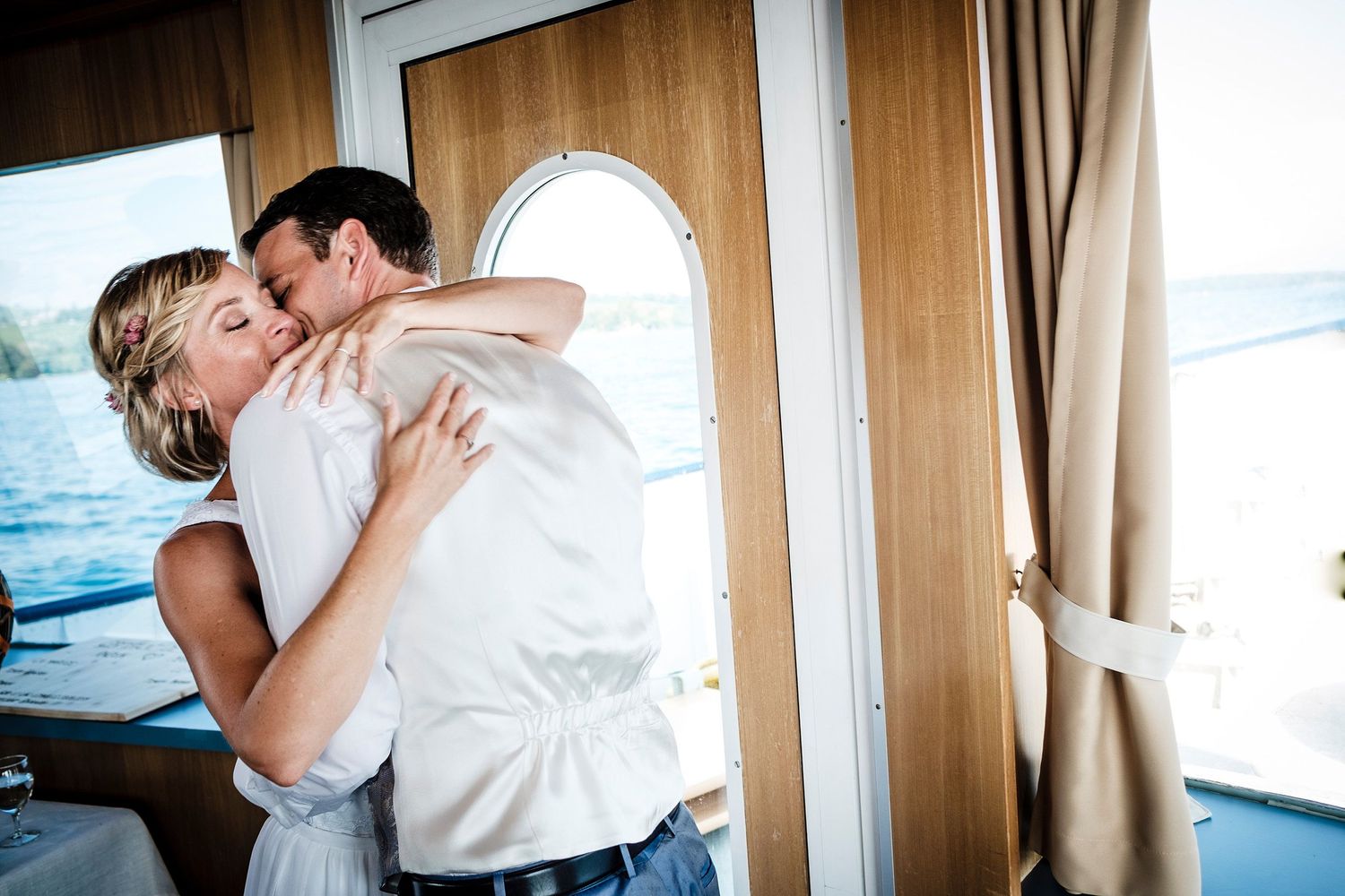 TLOOK photographe de mariage de style documentaire, bateau de la CGN cérémonie civile