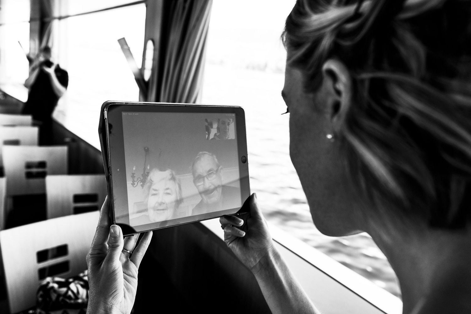 TLOOK photographe de mariage de style documentaire, bateau de la CGN portrait