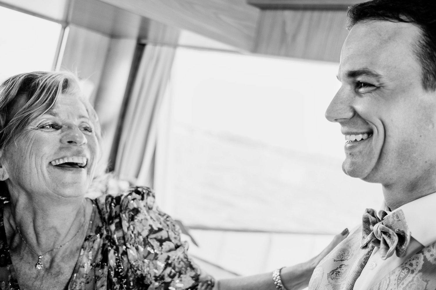 TLOOK photographe de mariage de style documentaire, bateau de la CGN portrait