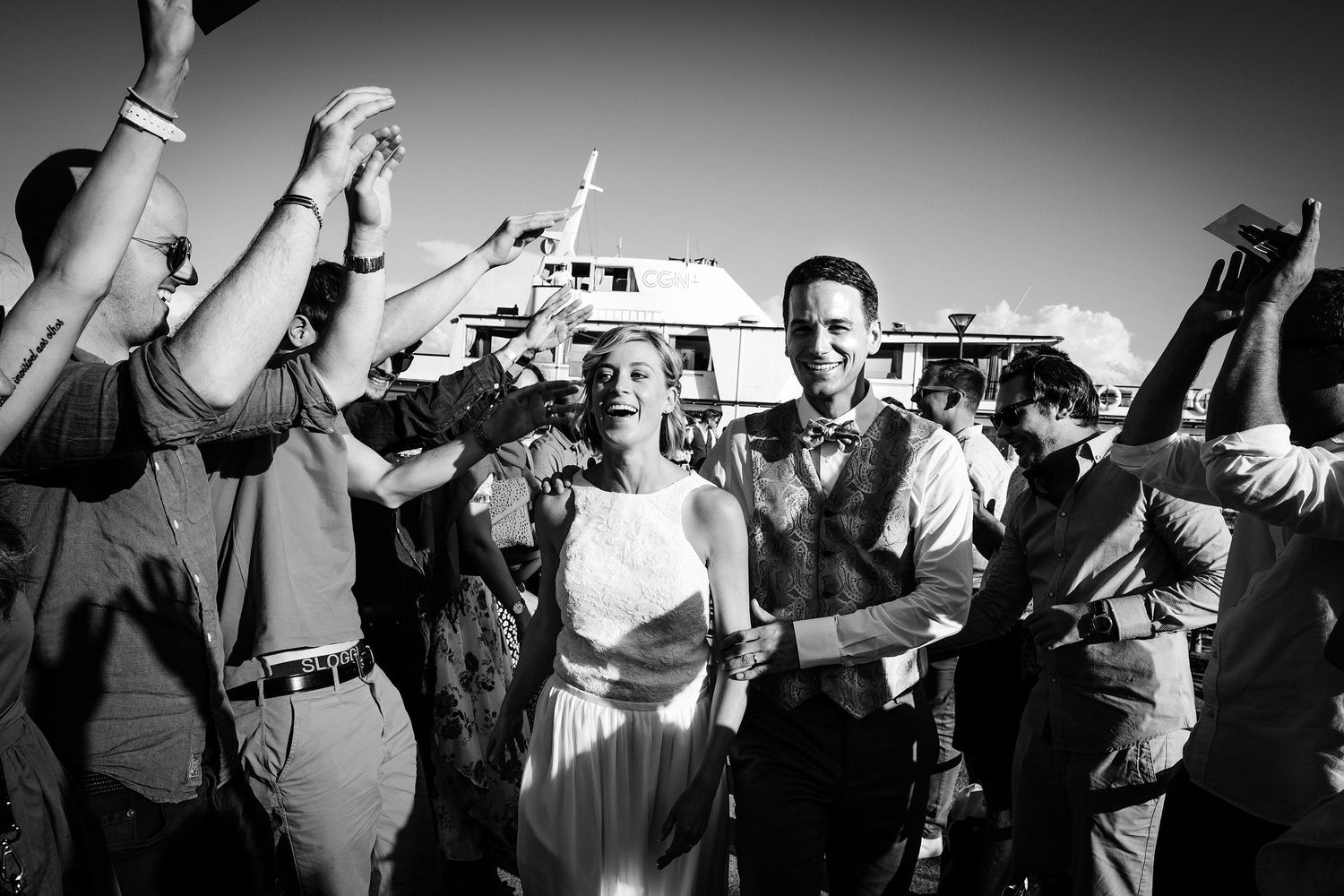 TLOOK photographe de mariage de style documentaire, sortie du bateau CGN