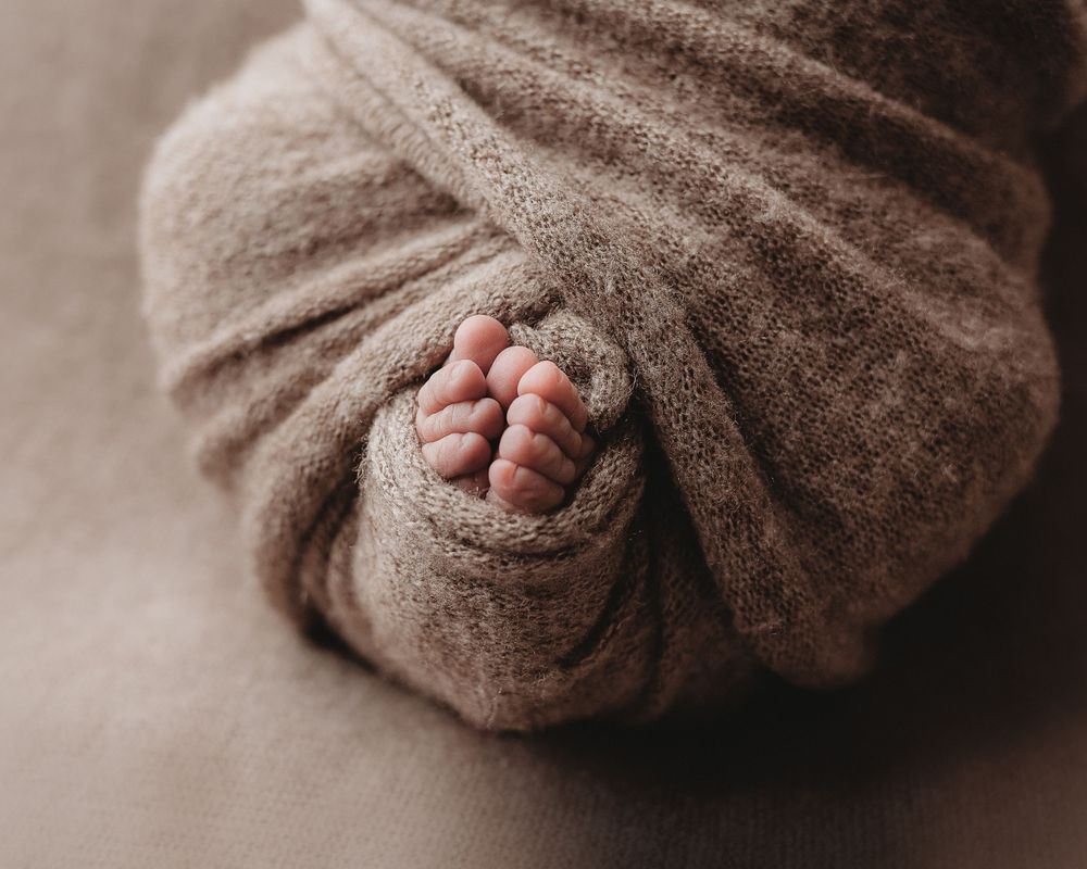 Professional newborn photo - beige