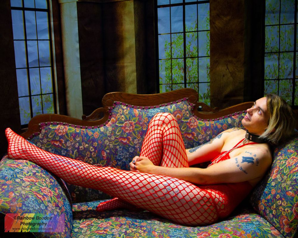 lgbtqia photography pictures photographer nude kink gay lesbian trans transwoman transmen boudoir beauty blacklight pool hot tub