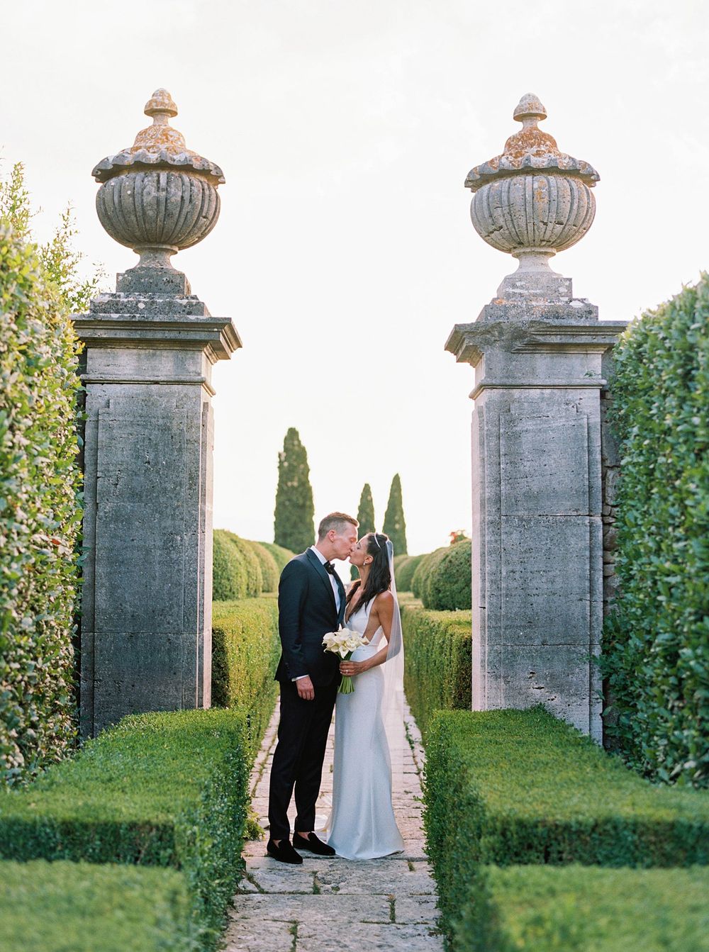 A beautiful Italian wedding captured by a skilled photographer in the garden of La Foce.