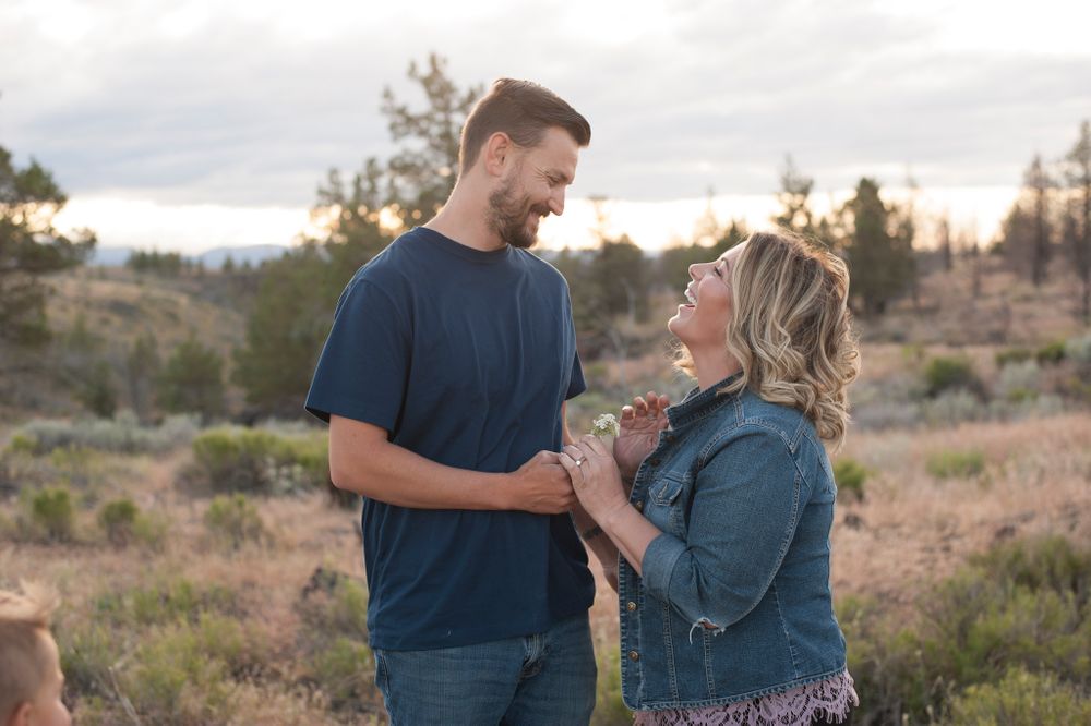Central Oregon Engagement Photos, Couples Portraits, Lovers Pictures, Redmond Oregon, Bend Oregon,