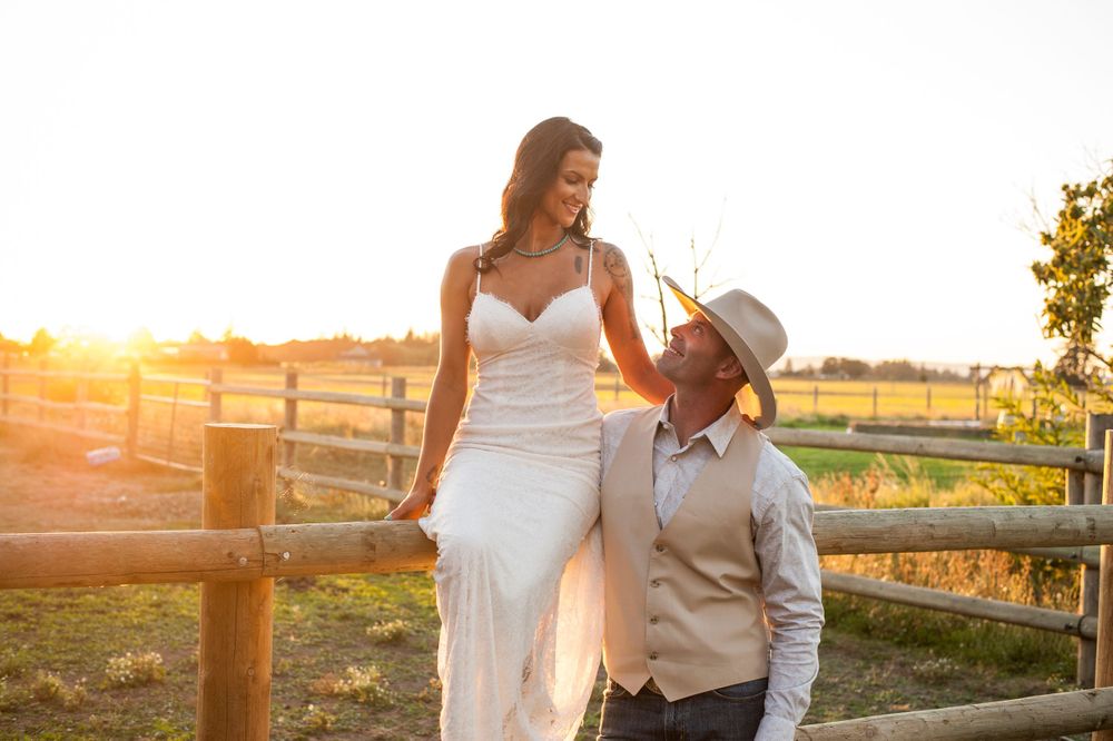 Central Oregon Engagement Photos, Couples Portraits, Lovers Pictures, Redmond Oregon, Bend Oregon,