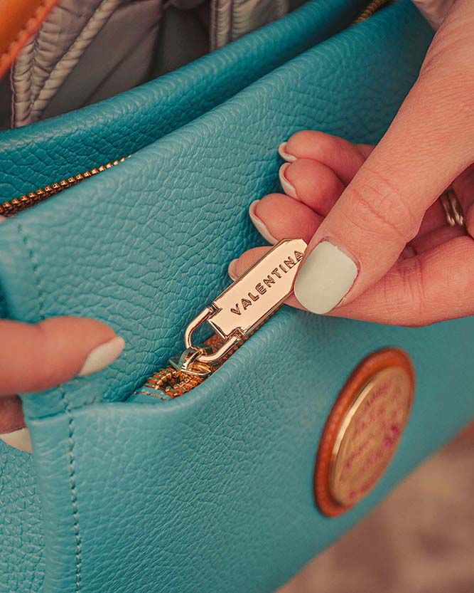 Dettaglio di una borsa preso da uno shooting realizzato per Valentina Bag