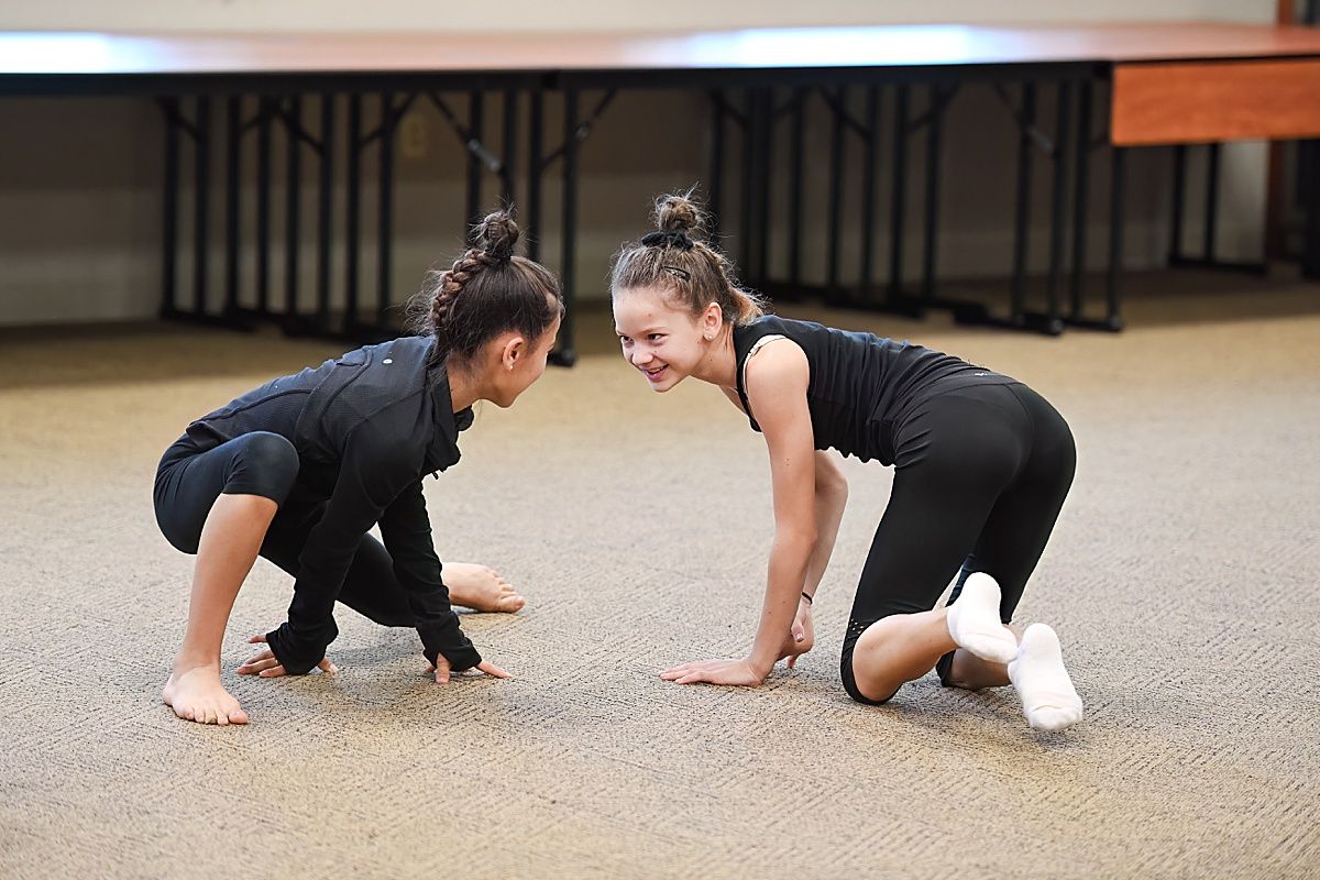 Rhythmic gymnasts creativity training