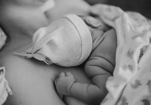pnw birth photographer wenatchee birth center newborn photography leavenworth midwives chelan